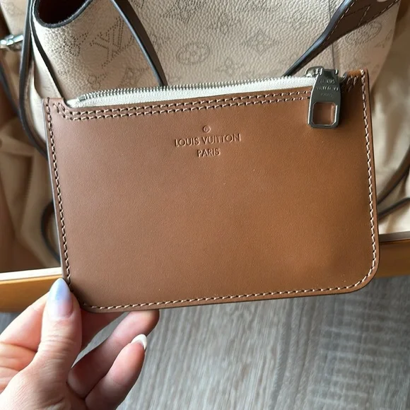 Louis Vuitton Authentic Limited Hina PM in Mahina Crème Shoulder Bag SOLD OUT - Picture 11 of 16